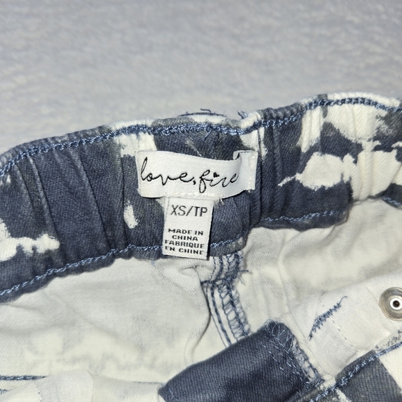 Love, Fire Gray N White Acid Wash Mini Sz XS/1P Cut Off Hem Ready To Rock!! - Picture 4 of 11